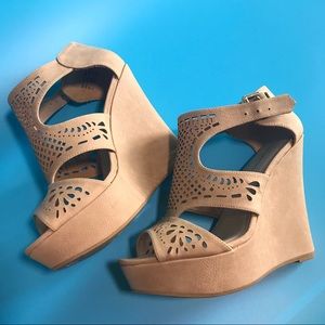 🌼Call It Spring // Tan Leather Laser Cut Wedges